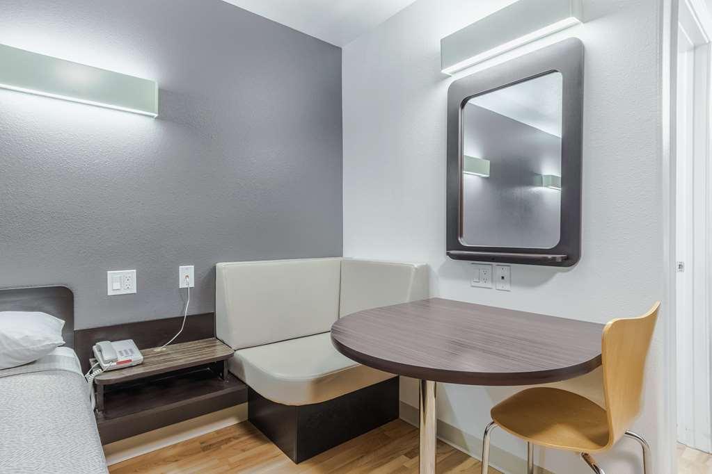 Studio 6 Victorville - Apple Valley 객실 사진